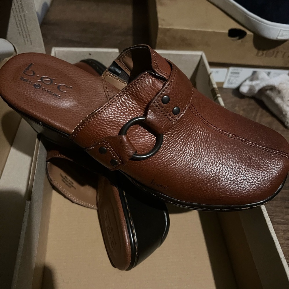 Women's Shoes B.O.C. BORN Auburn Casual Slip On Mules Clogs Leather Brown 8 NIB